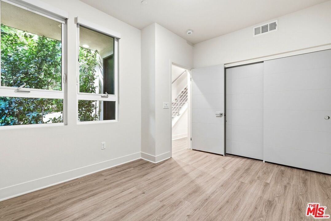 2111 N Cahuenga Blvd ##11 - Photo 6 of 35