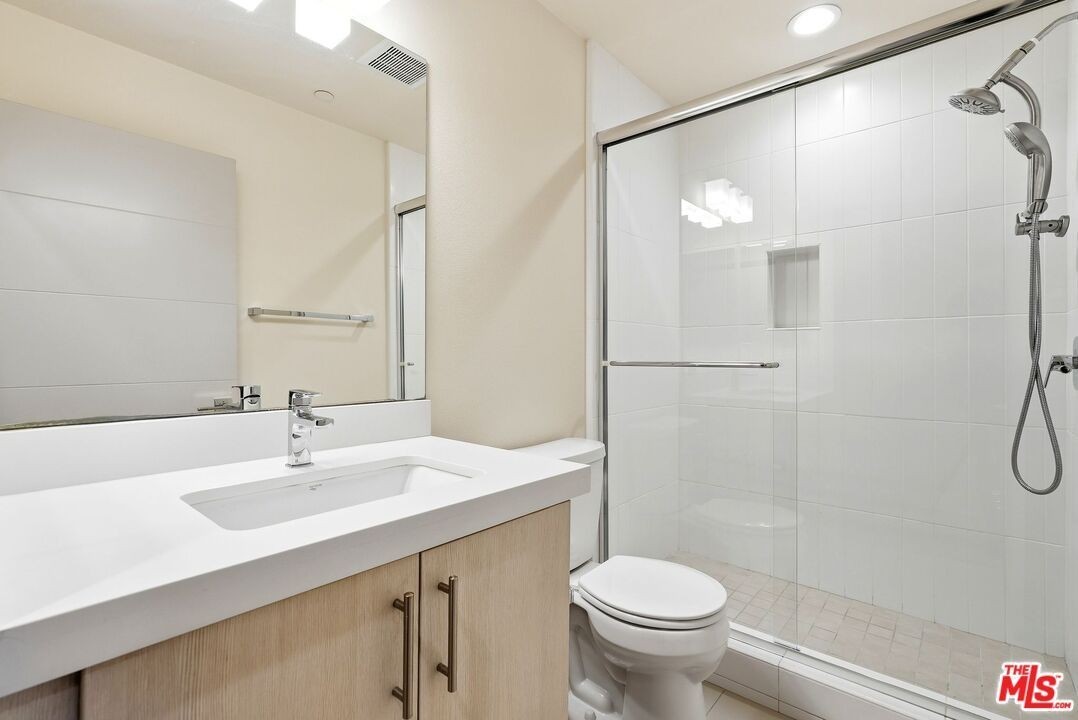 2111 N Cahuenga Blvd ##11 - Photo 7 of 35