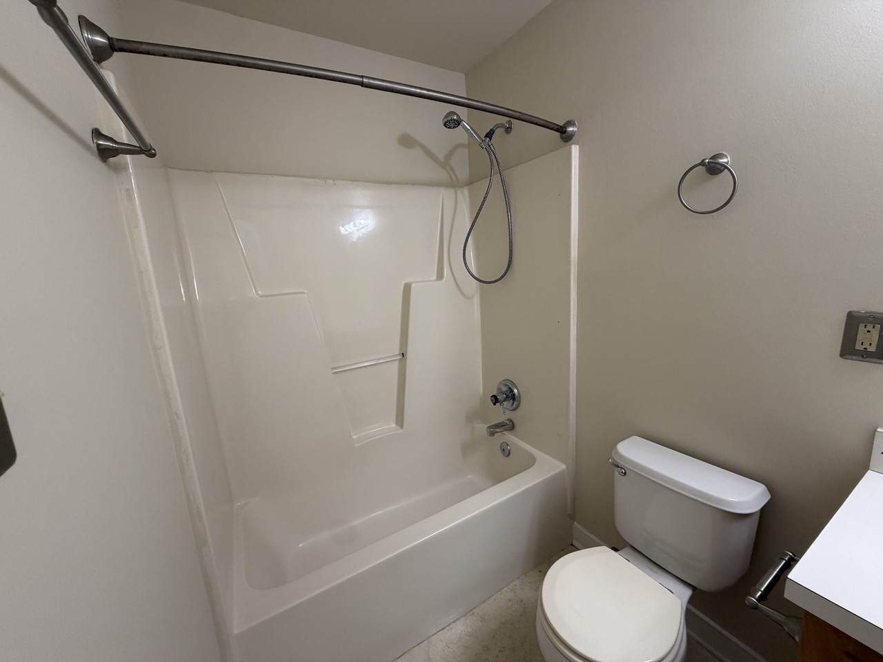 2030 Monument Ave - Photo 4 of 14