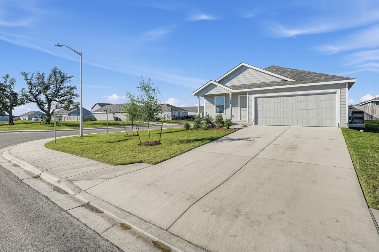 319 Heritage Groves Rd - Photo 2 of 24