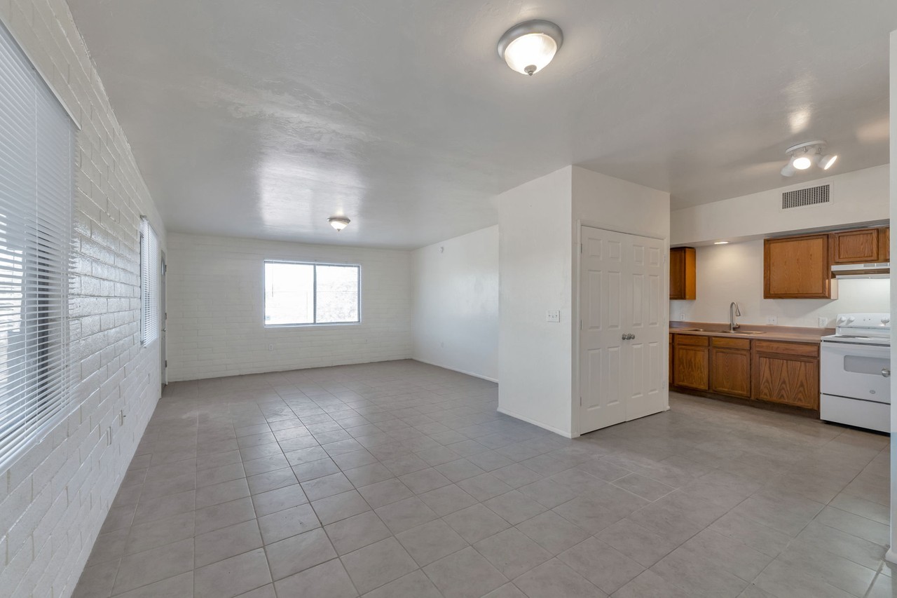 7051 S 6th Ave #2 - Photo 3 of 17