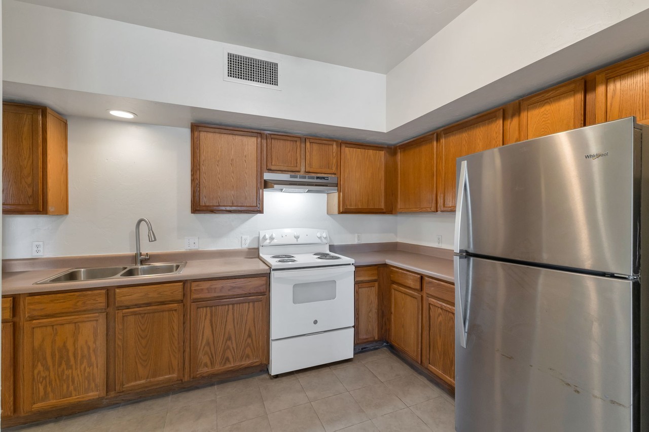 7051 S 6th Ave #2 - Photo 4 of 17