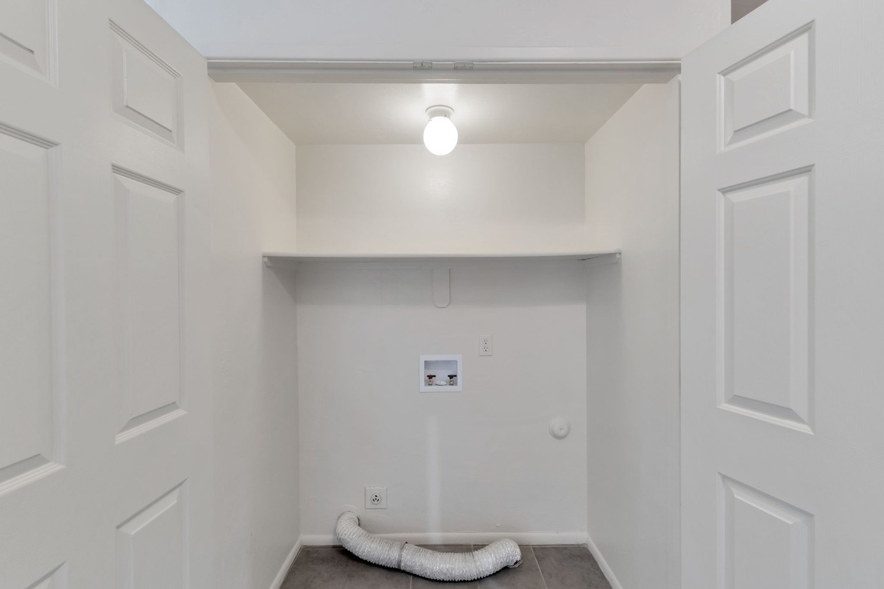 7051 S 6th Ave #2 - Photo 5 of 17