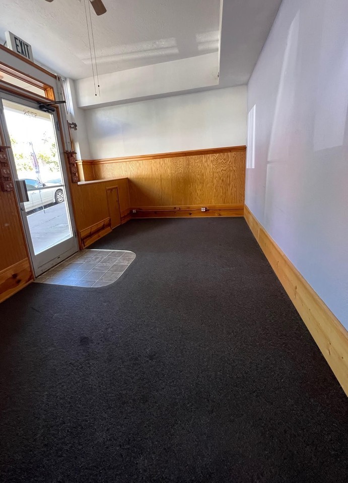 5728 Dunsmuir Ave - Photo 5 of 8