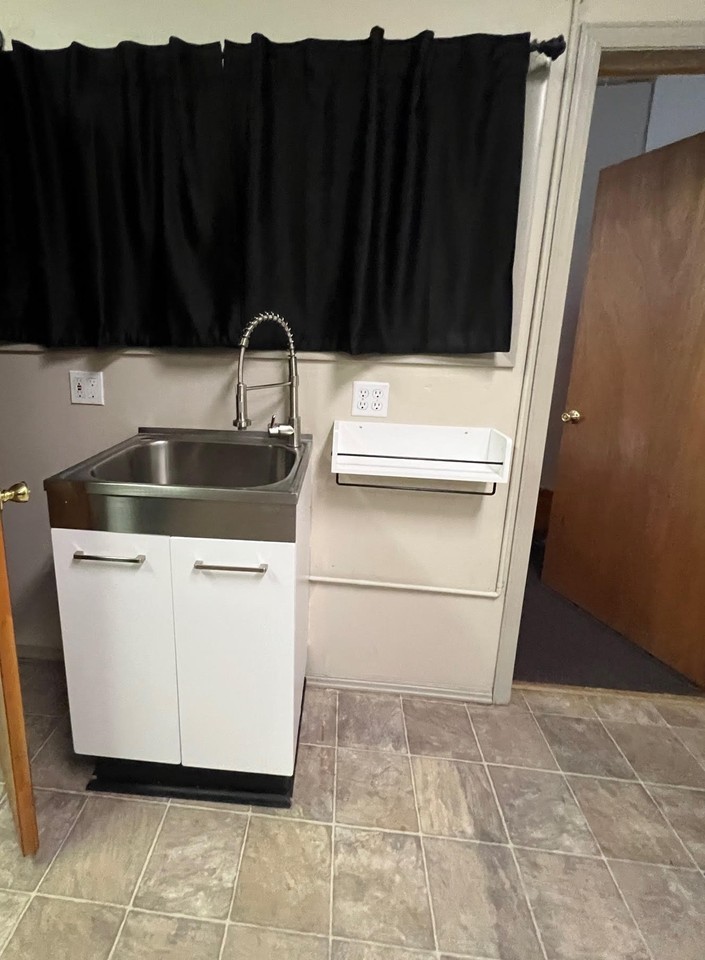 5728 Dunsmuir Ave - Photo 6 of 8