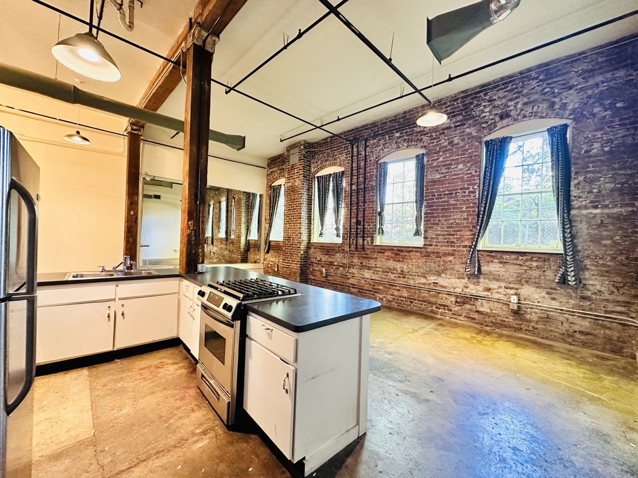 887 W Marietta St Nw - Photo 4 of 20