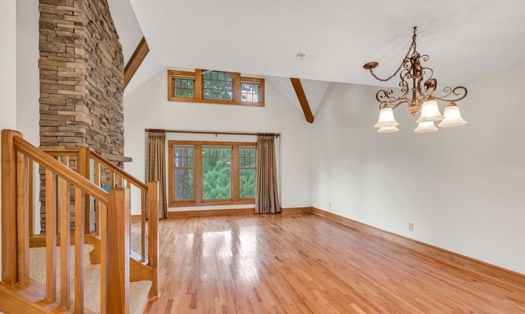 565 Peaceful Haven Dr - Photo 2 of 32