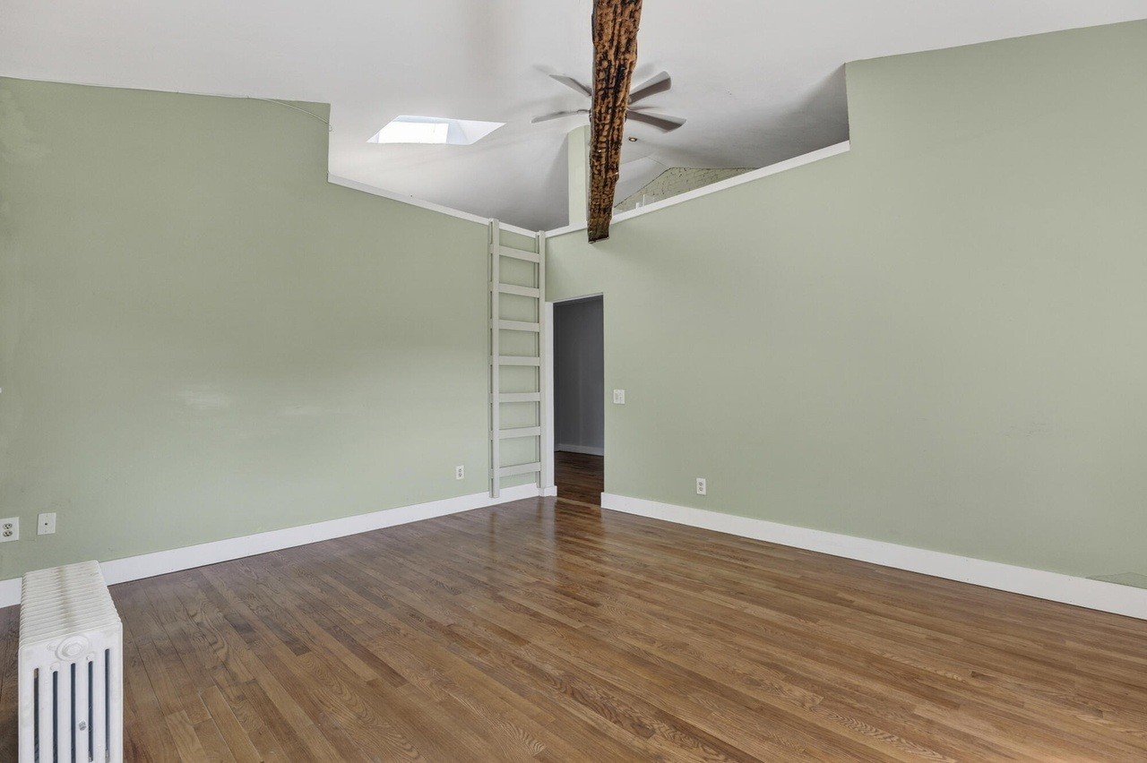 169 Danforth St - Photo 4 of 27