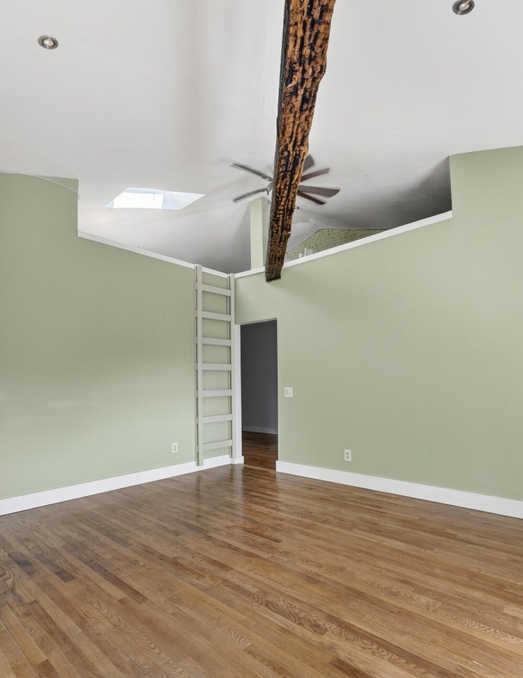 169 Danforth St - Photo 5 of 27