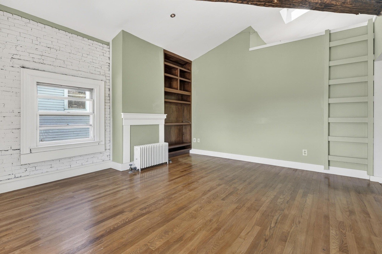 169 Danforth St - Photo 6 of 27