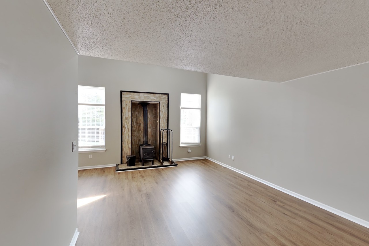 15382 Ten Point Dr - Photo 3 of 20