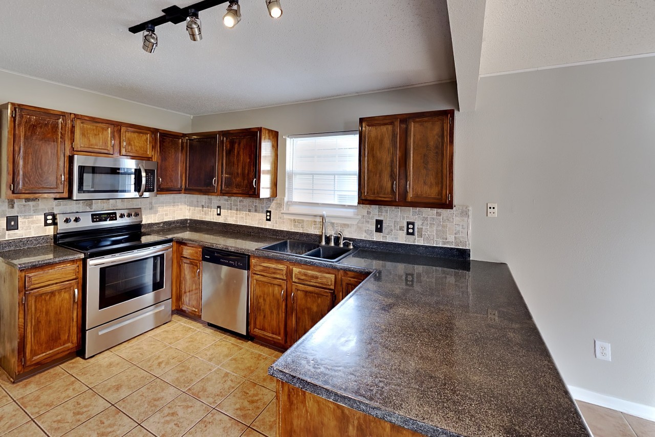 15382 Ten Point Dr - Photo 5 of 20