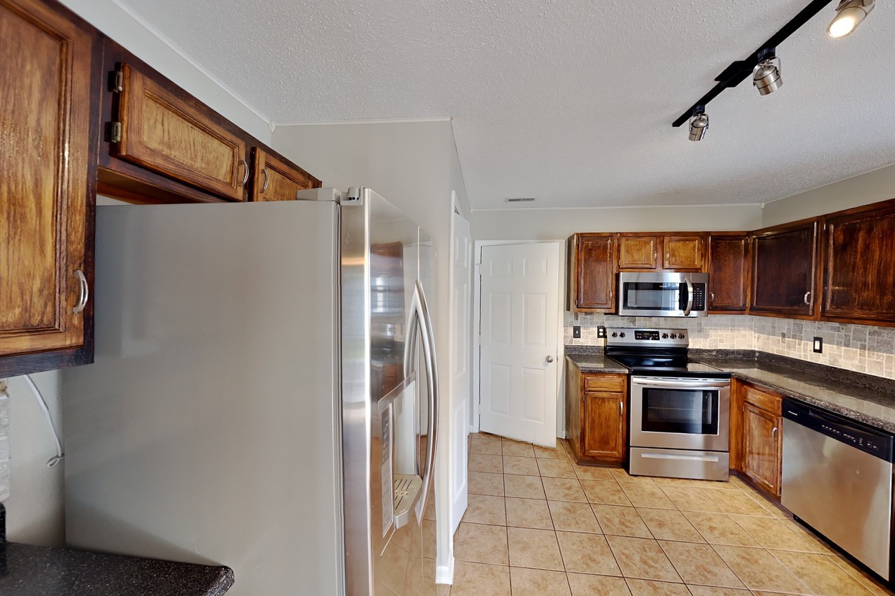15382 Ten Point Dr - Photo 6 of 20