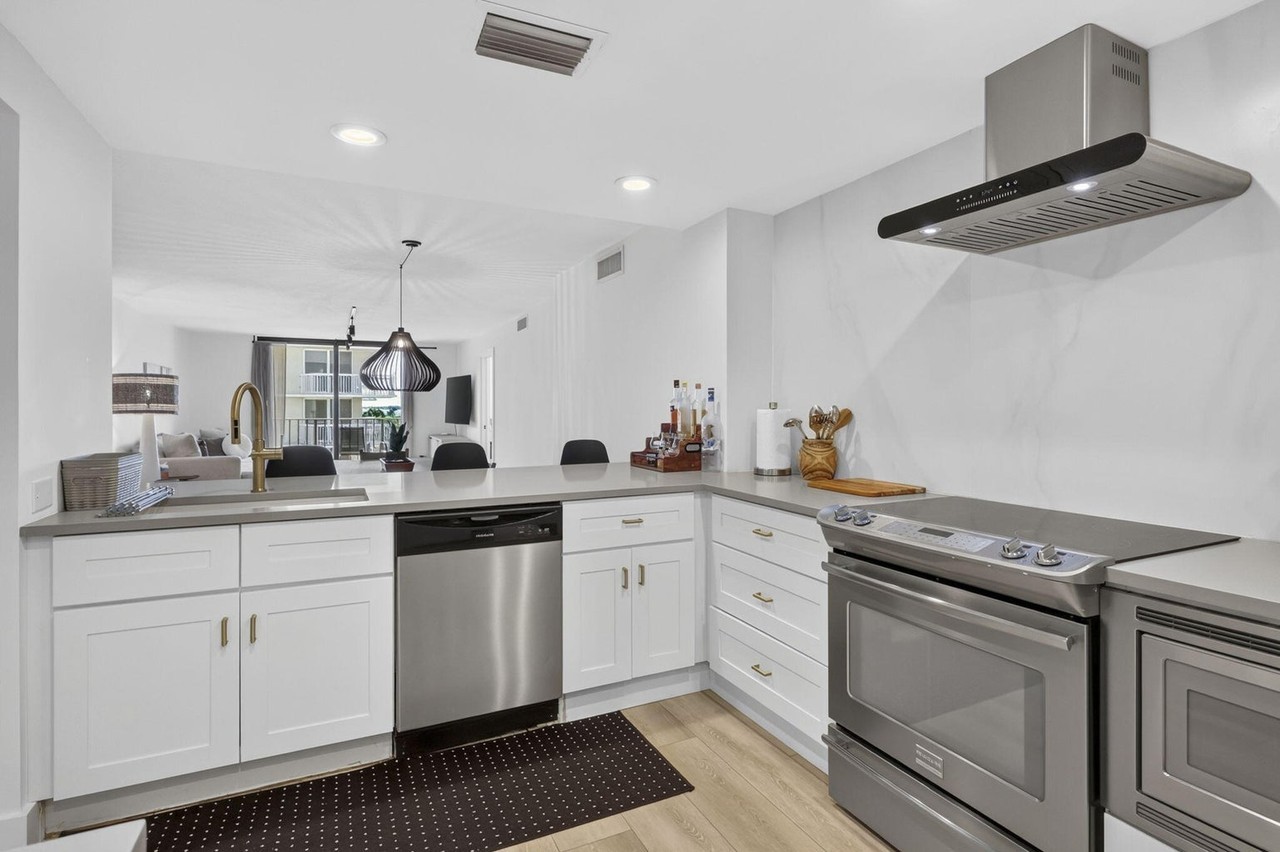 145 South Ocean Avenue #719 - Photo 3 of 12
