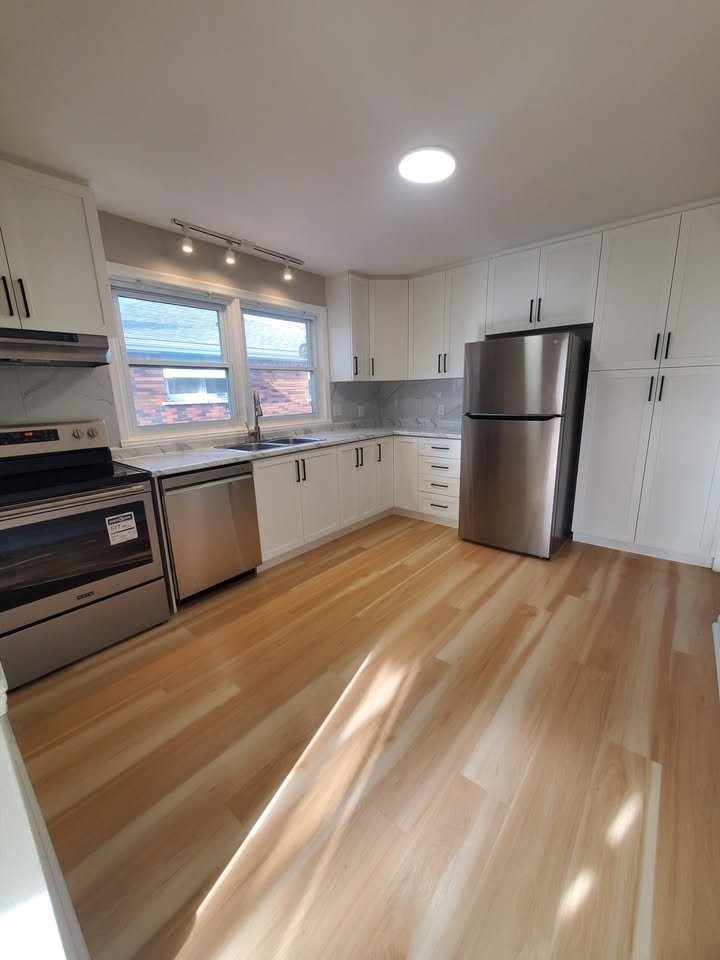 323 East 32nd Street - Photo 4 of 10