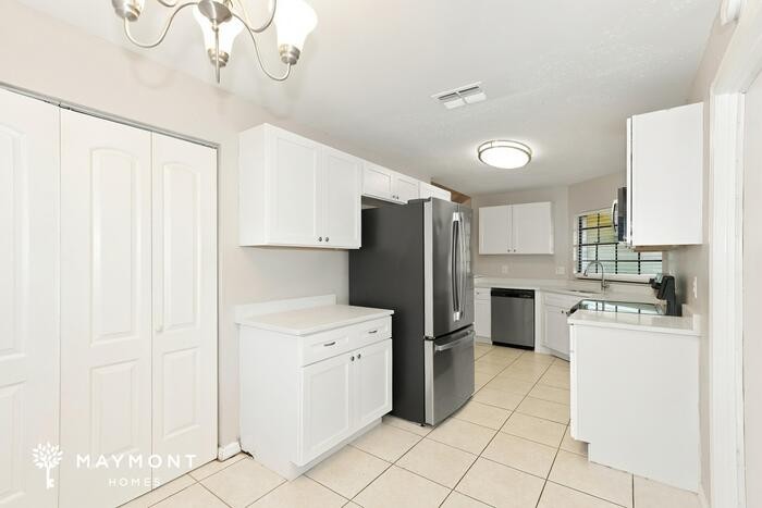 5339 Southwick Dr - Photo 7 of 15