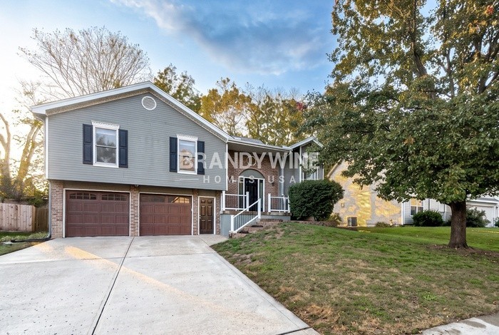 7308 N Oakland Ave - Photo 2 of 23