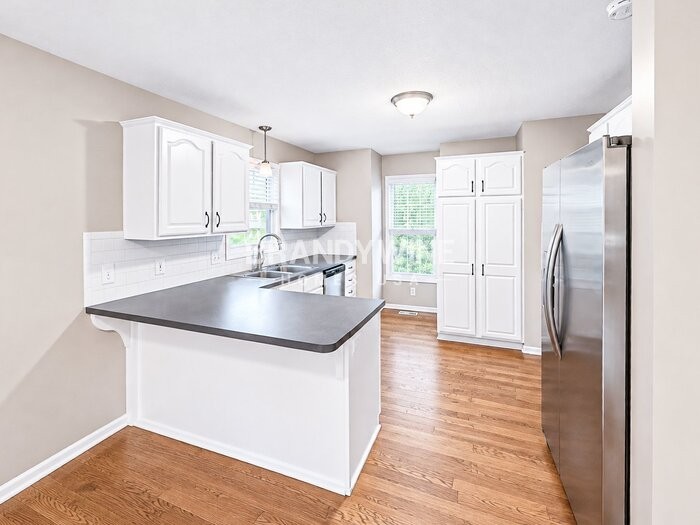 7308 N Oakland Ave - Photo 7 of 23