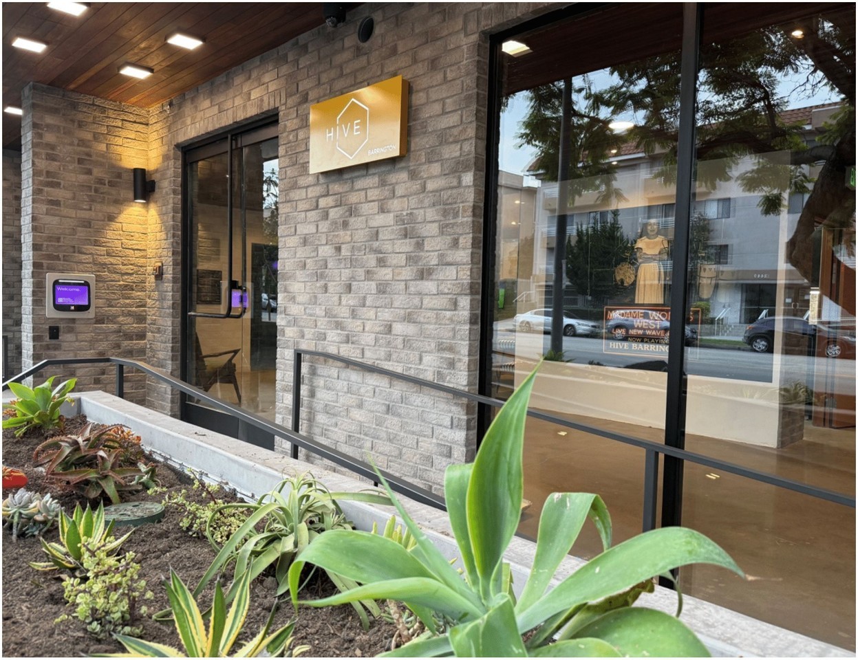 2450 South Barrington Avenue - Photo 3 of 50