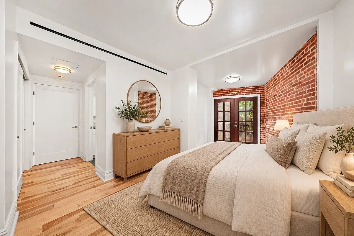 557 Hudson St #1 - Photo 4 of 9