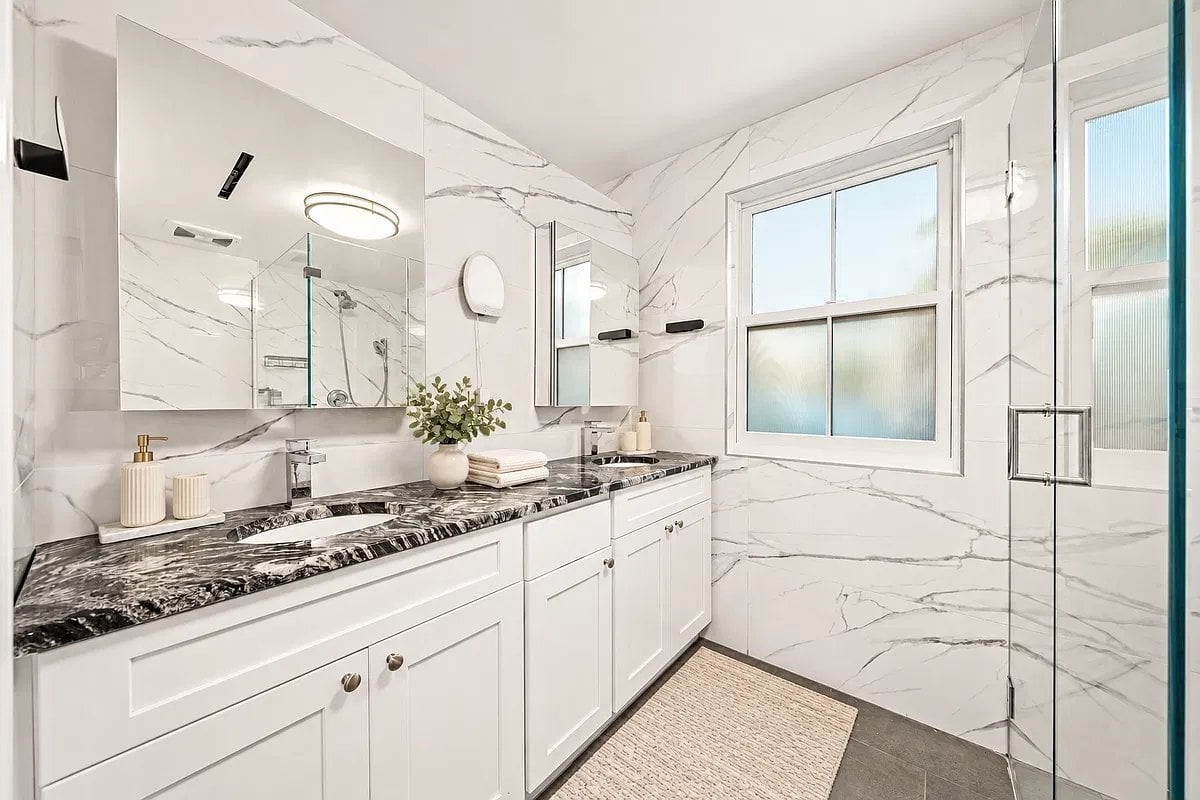 557 Hudson St #1 - Photo 6 of 9