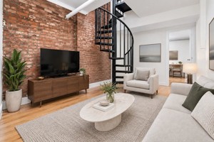 featured image of 121 Henry St #2
