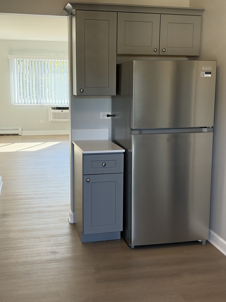 704 West Huntington Commons Road - Photo 2 of 15