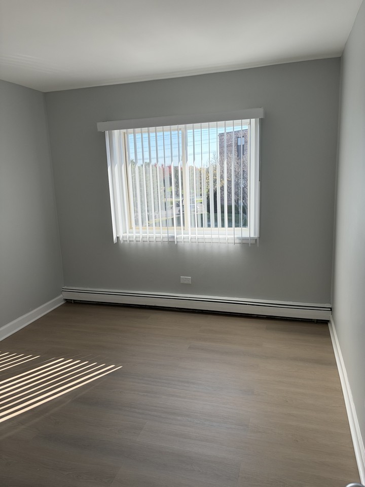 704 West Huntington Commons Road - Photo 6 of 15