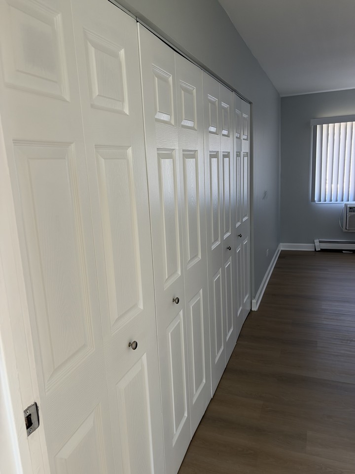 704 West Huntington Commons Road - Photo 7 of 15