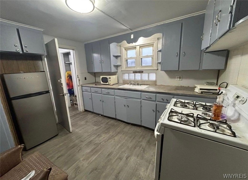 402 Shanley St - Photo 3 of 9