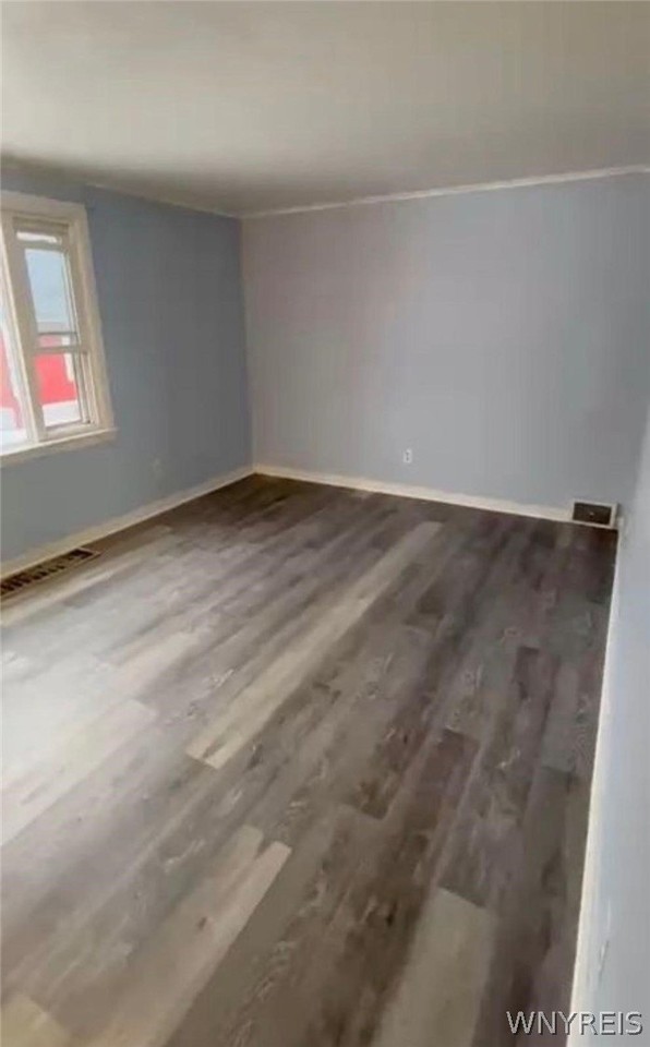 402 Shanley St - Photo 4 of 9