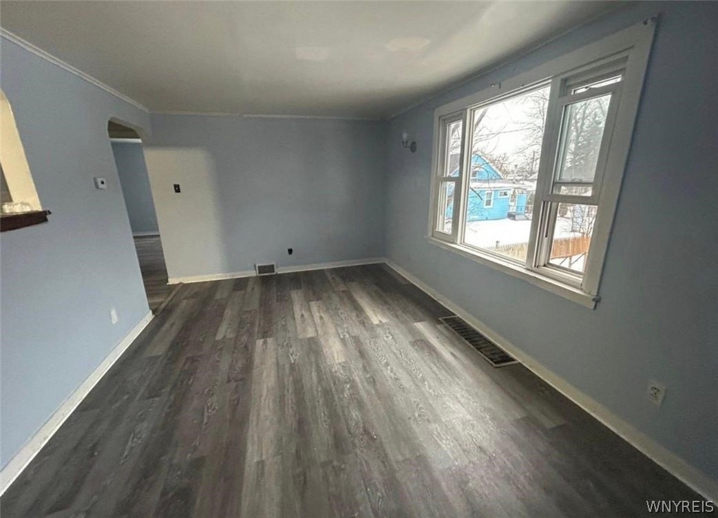 402 Shanley St - Photo 5 of 9