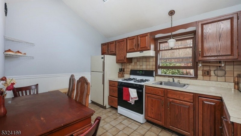 89 East Dr - Photo 4 of 10