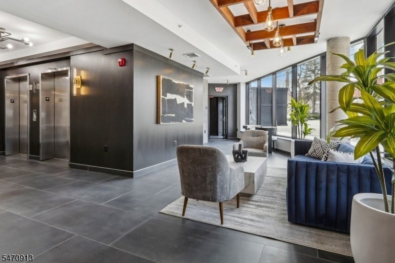 740 Washington Ave #502