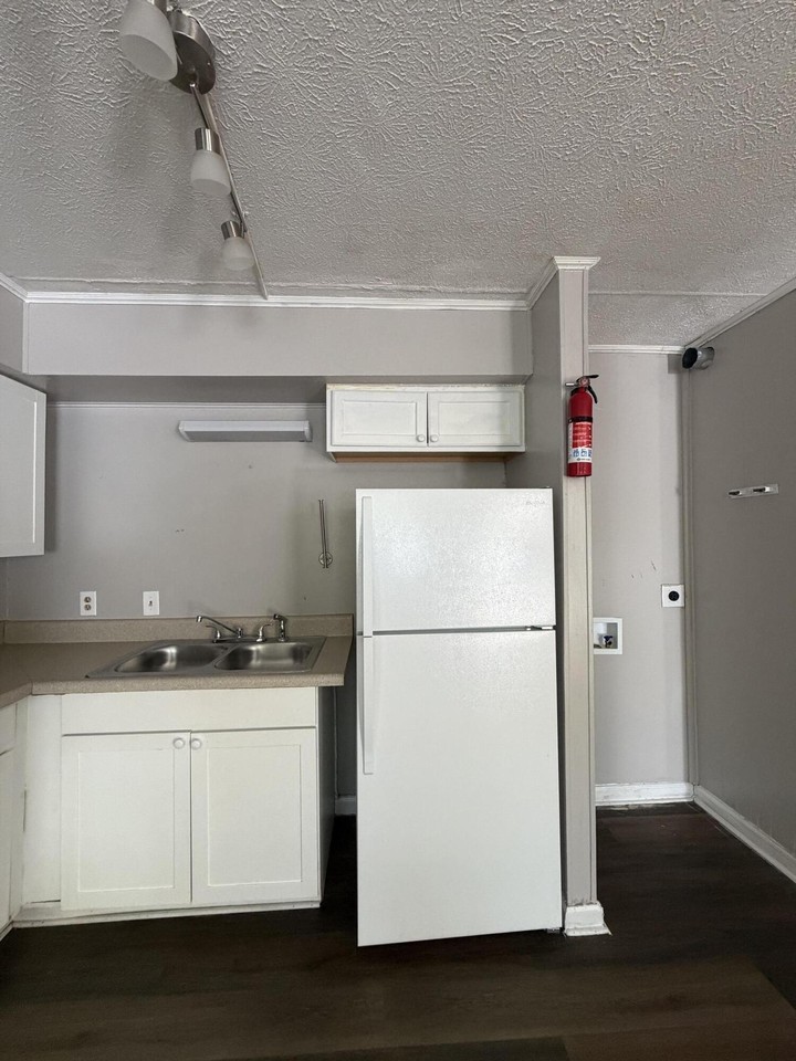 1215 Shields Ferry Rd - Photo 4 of 12