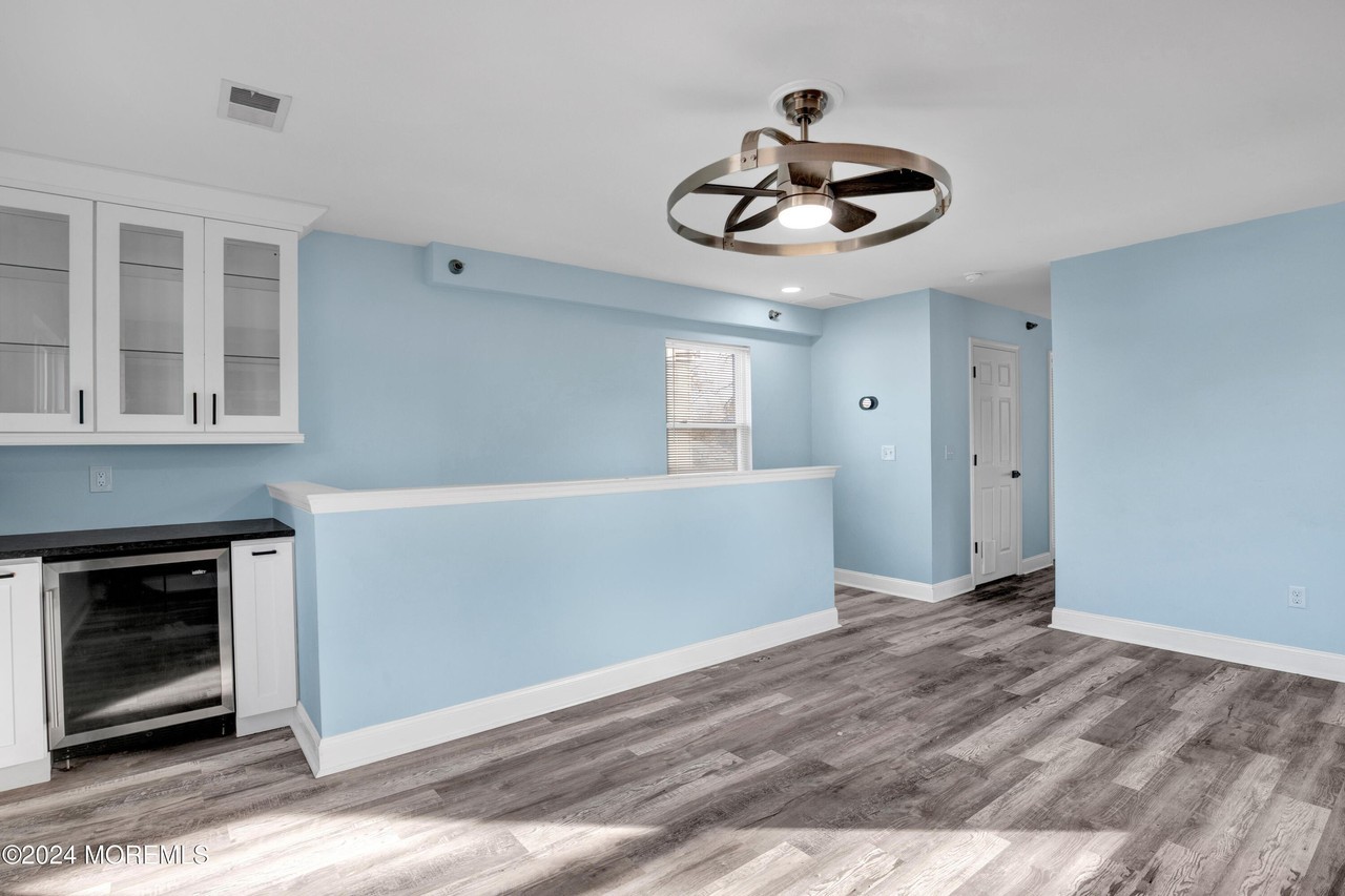 42 Jahn St - Photo 5 of 27