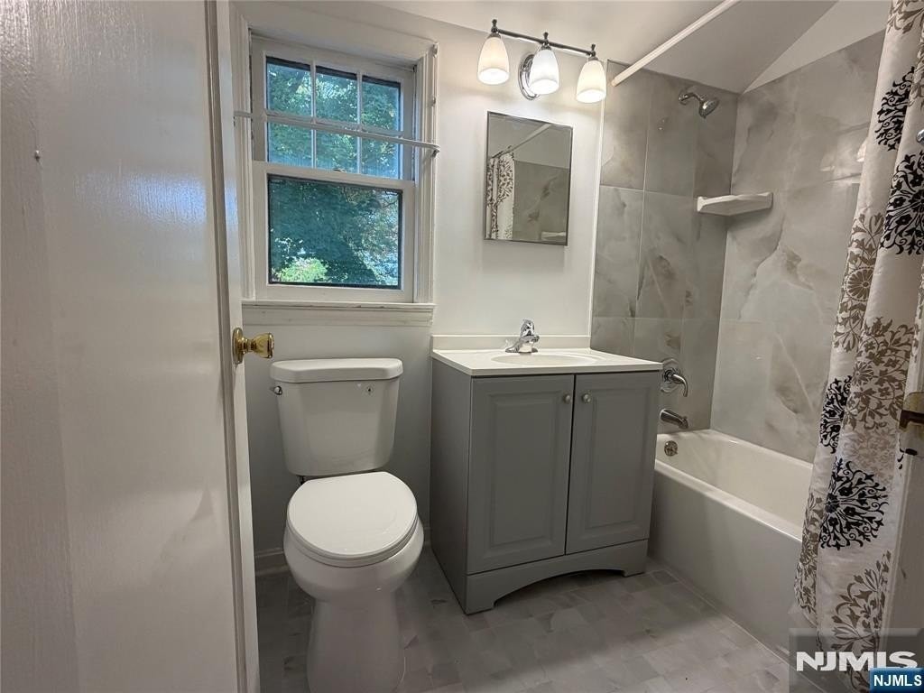 96 Lincoln Ave - Photo 3 of 13