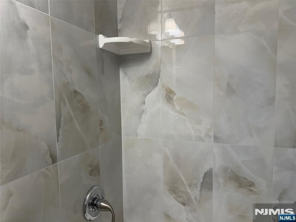 96 Lincoln Ave - Photo 4 of 13