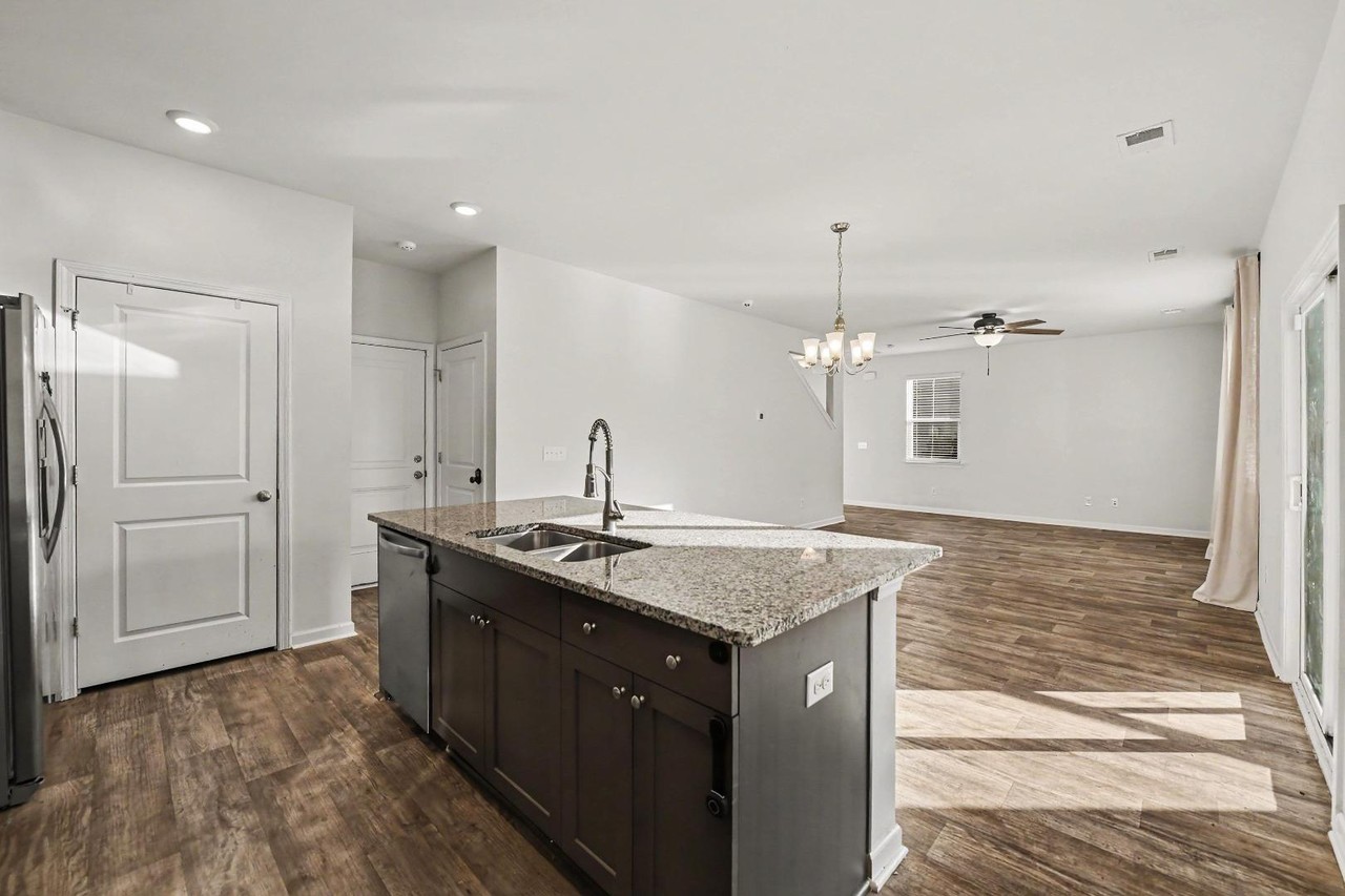 335 Mincy St - Photo 7 of 11