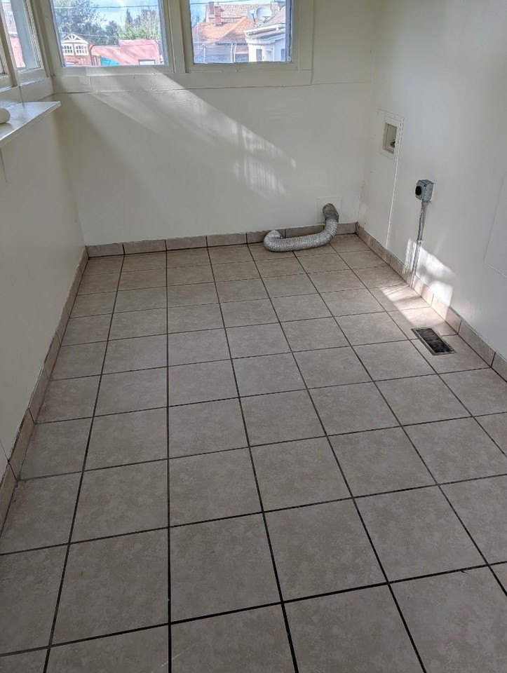 2131 Spruce St - Photo 3 of 11