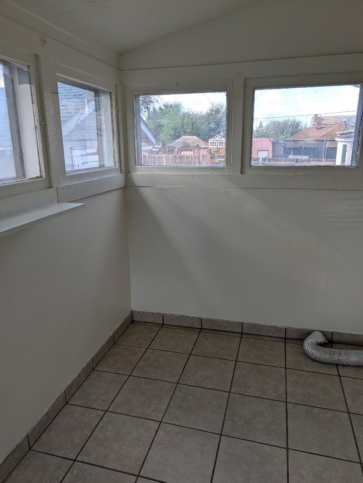 2131 Spruce St - Photo 6 of 11