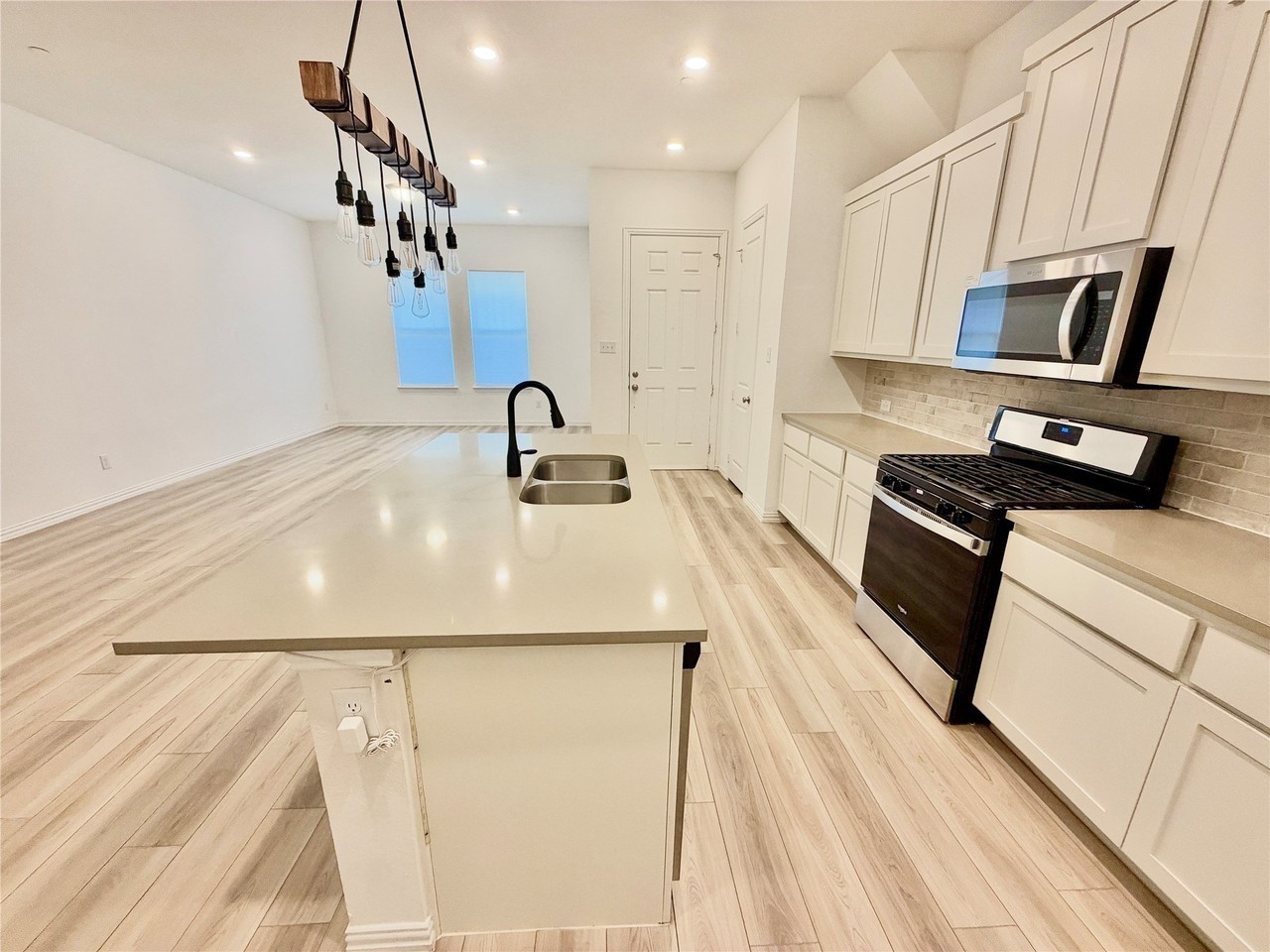 3215 Midnight Dr - Photo 2 of 27