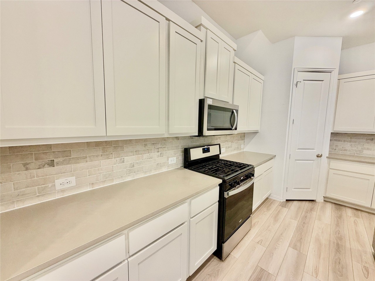 3215 Midnight Dr - Photo 4 of 27