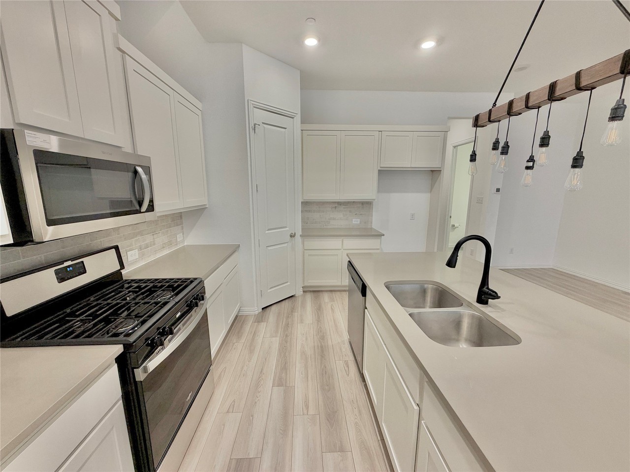 3215 Midnight Dr - Photo 5 of 27