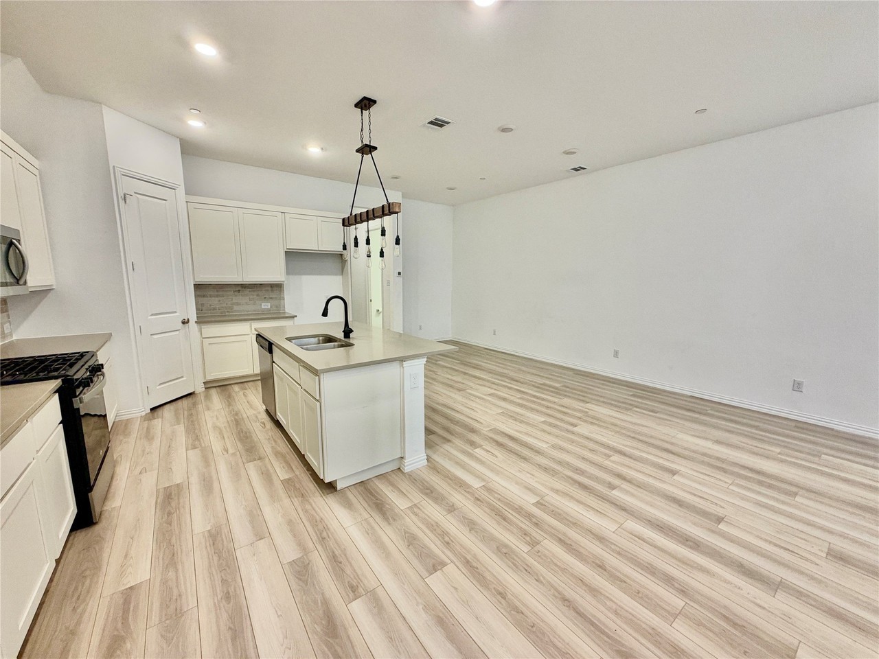3215 Midnight Dr - Photo 6 of 27