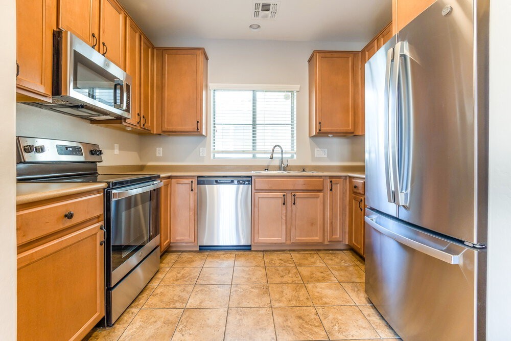 4736 E Redfield Rd - Photo 7 of 17