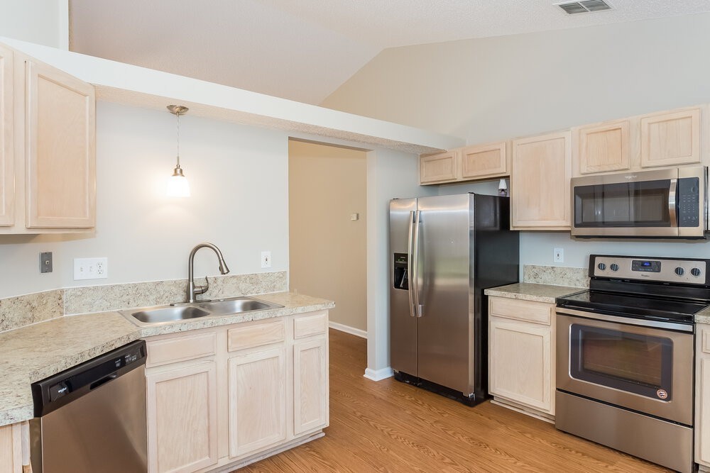 1778 Dartmouth Dr - Photo 6 of 15