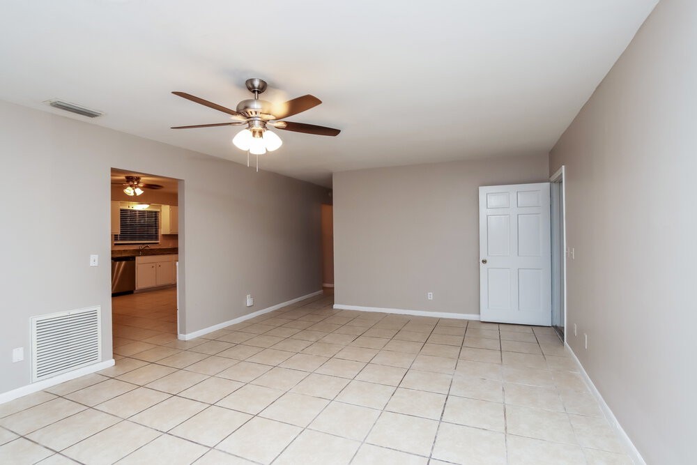 955 34th Ave Sw - Photo 5 of 16