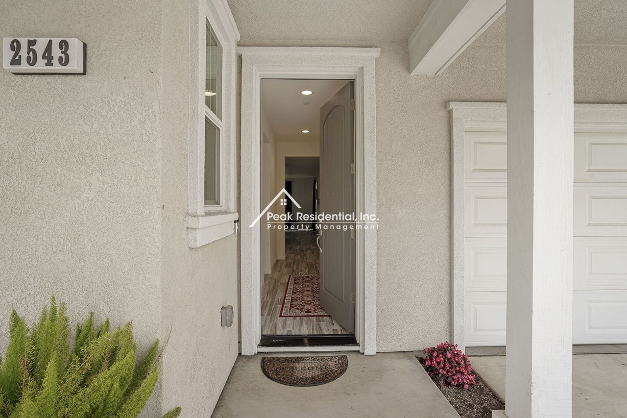2543 Chardonnay Ln - Photo 5 of 40