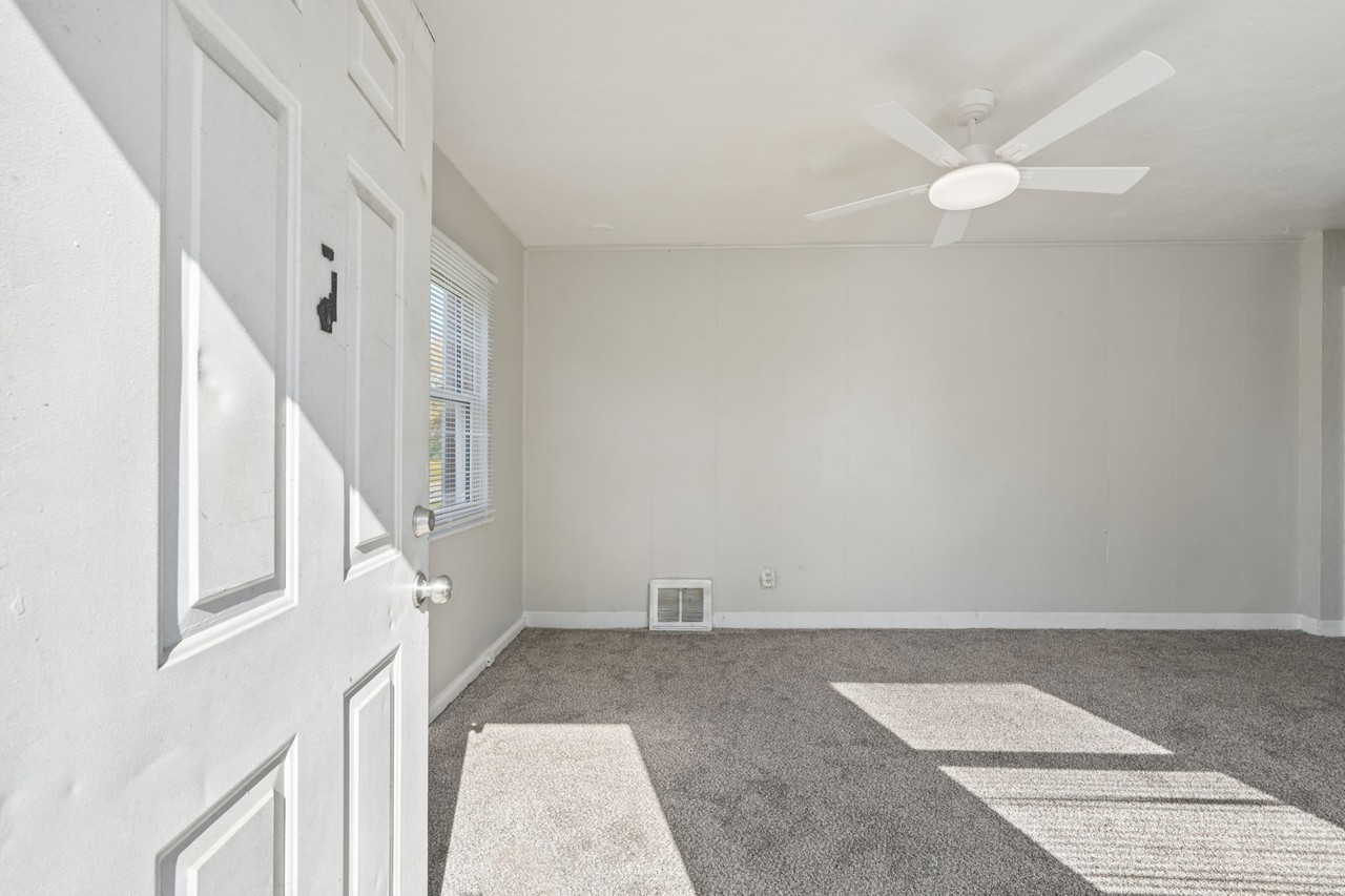 398 S Powell Ave - Photo 4 of 14